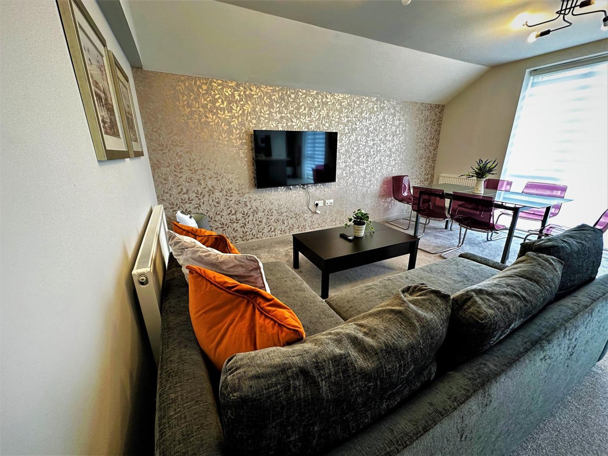 Horizon House, Modern 2-bedroom Flat 2, Parking, Netflix,